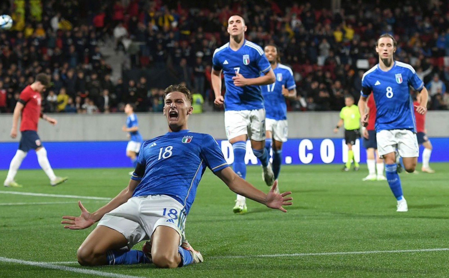 吴曦迎来个人生涯400场顶级联赛出场，同年龄段仅次于王大雷