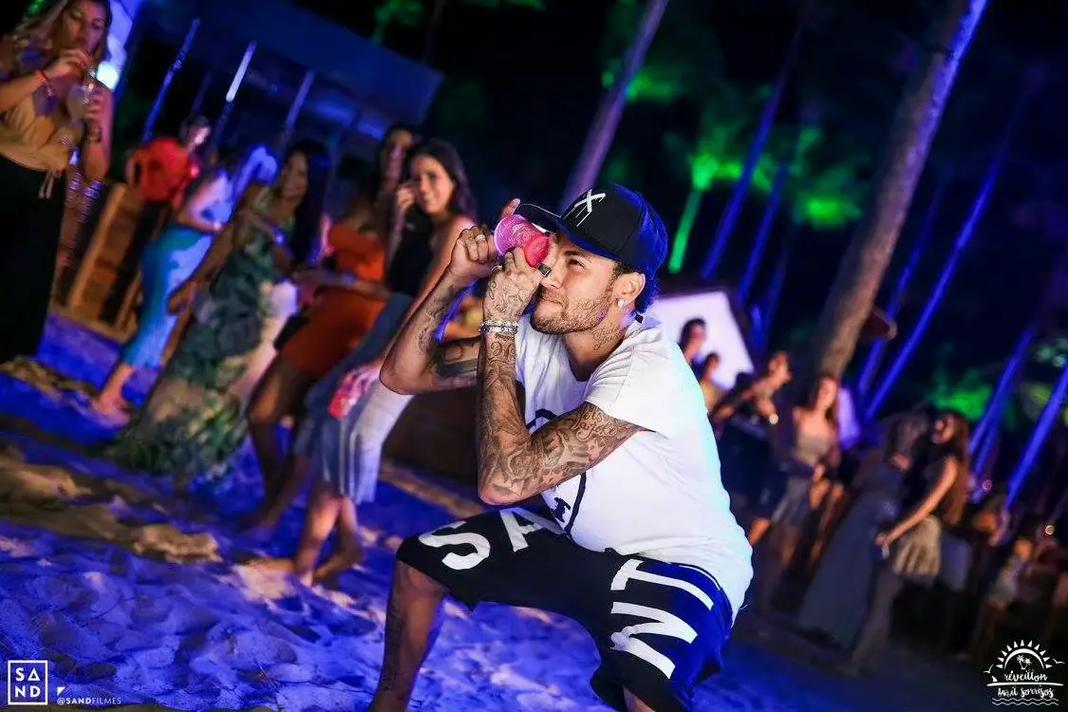 曼联7000万英镑签下亚当·沃顿的交易在水晶宫承认拜仁计划从老特拉福德挖角后加速进行。