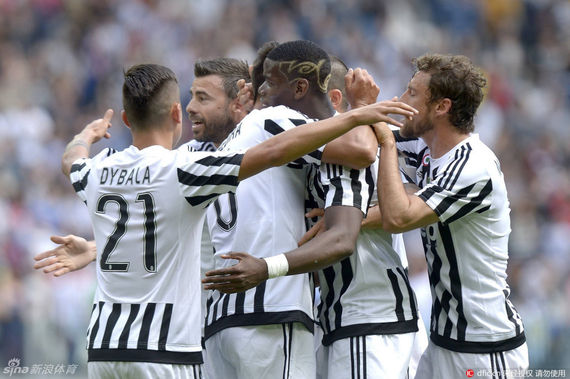 跋涉近18小时，15岁小球迷在球场外山上直播解说解放者杯决赛