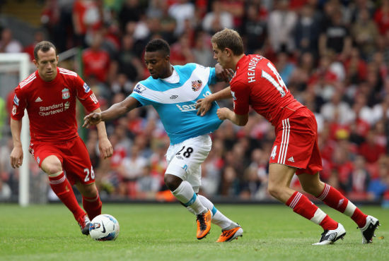 埃弗顿后卫禁区疑似手球，裁判未吹点球正确吗？