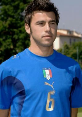 带领桑托斯成功逃离降级区，内马尔赛后动情落泪