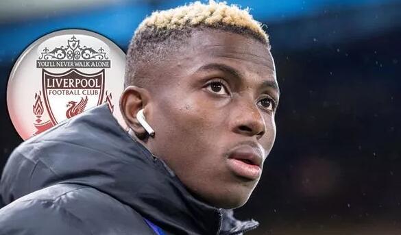 不可触碰的美，若昂-内维斯女友马达莱娜晒暗黑风妆造