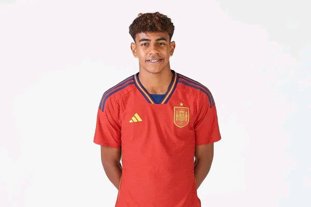 愿无大碍！英冠查尔顿vs朴茨茅斯因看台球迷昏迷不醒腰斩